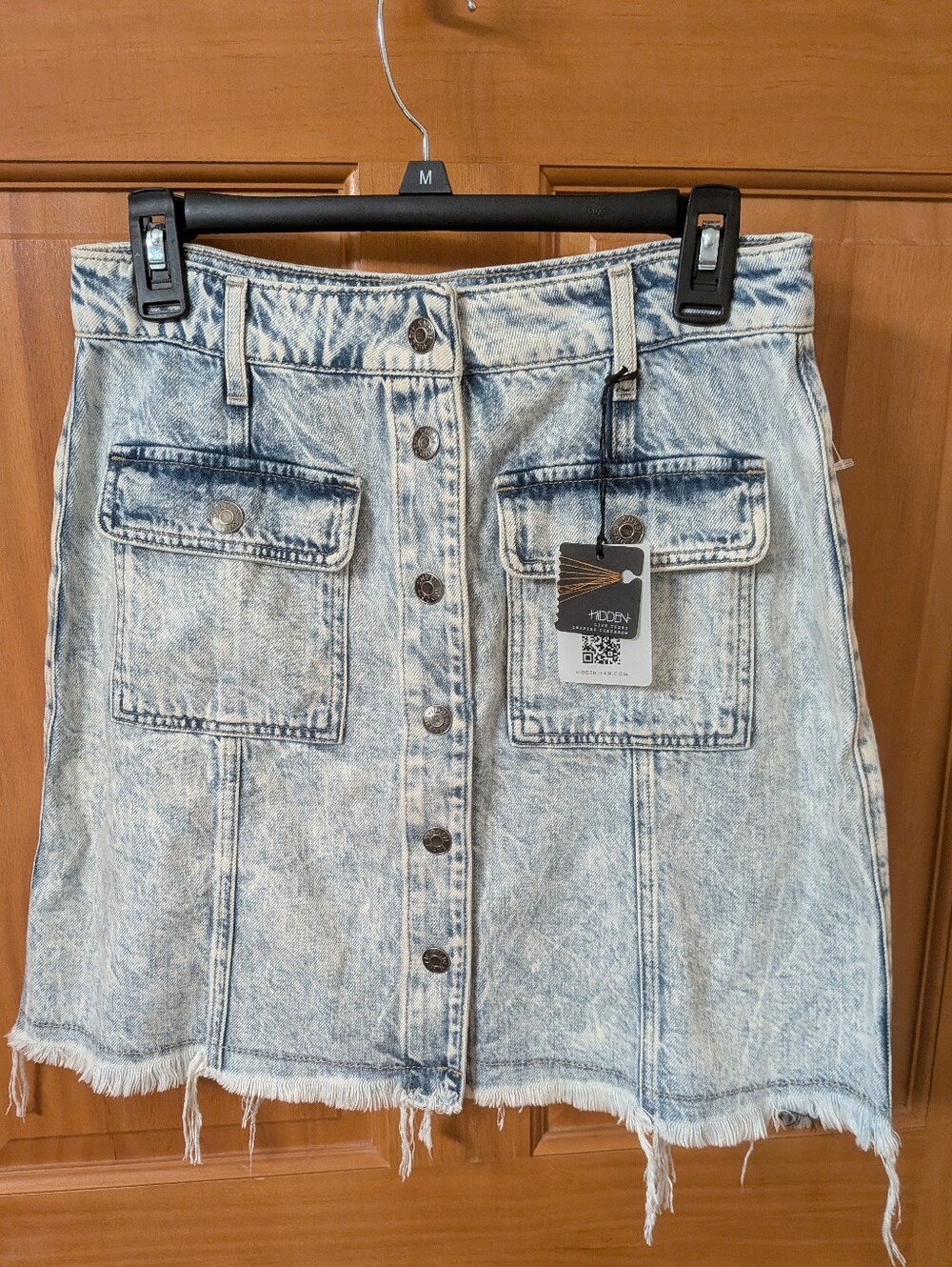 HIDDEN Light Wash Button-Front Denim Skirt with Patch Pockets